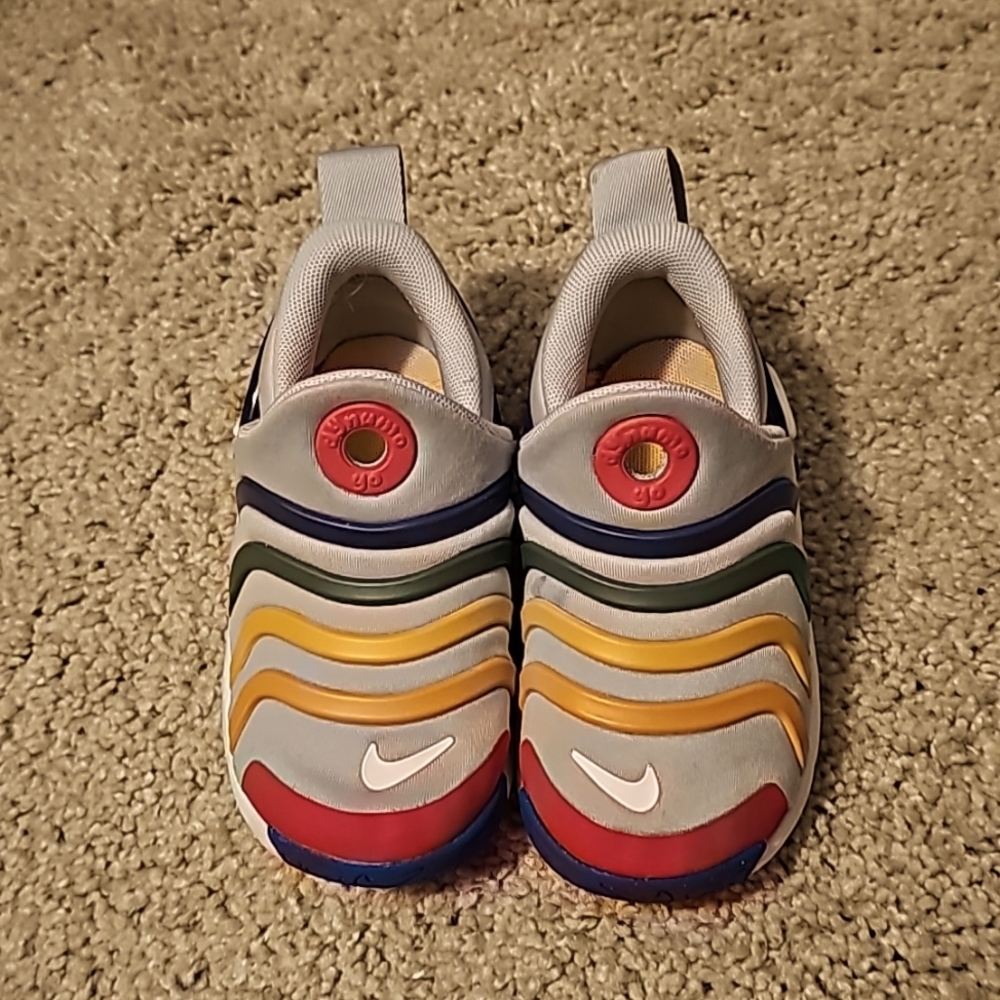 Nike Dynamo Easy On Childrens sz 7c